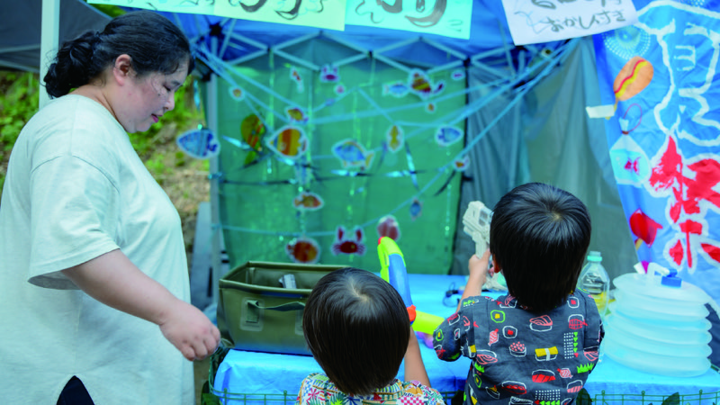 子どもたちが夢中になった縁日ブース
